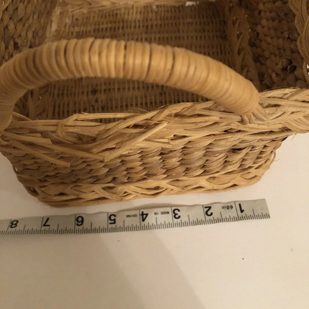 Primitive Woven Wicker Basket Handles 9x7x6 Farmhouse Cottagecore Decor GUC Smal